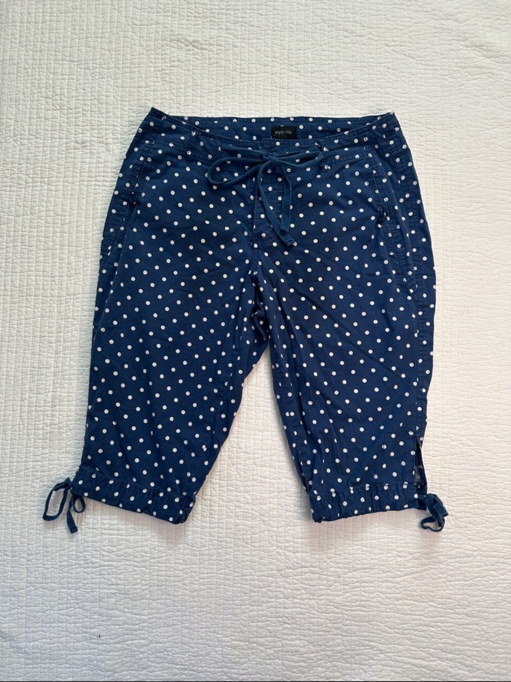 Style Me Polka Dot Navy Drawstring Capris 97% cotton. Size 8
